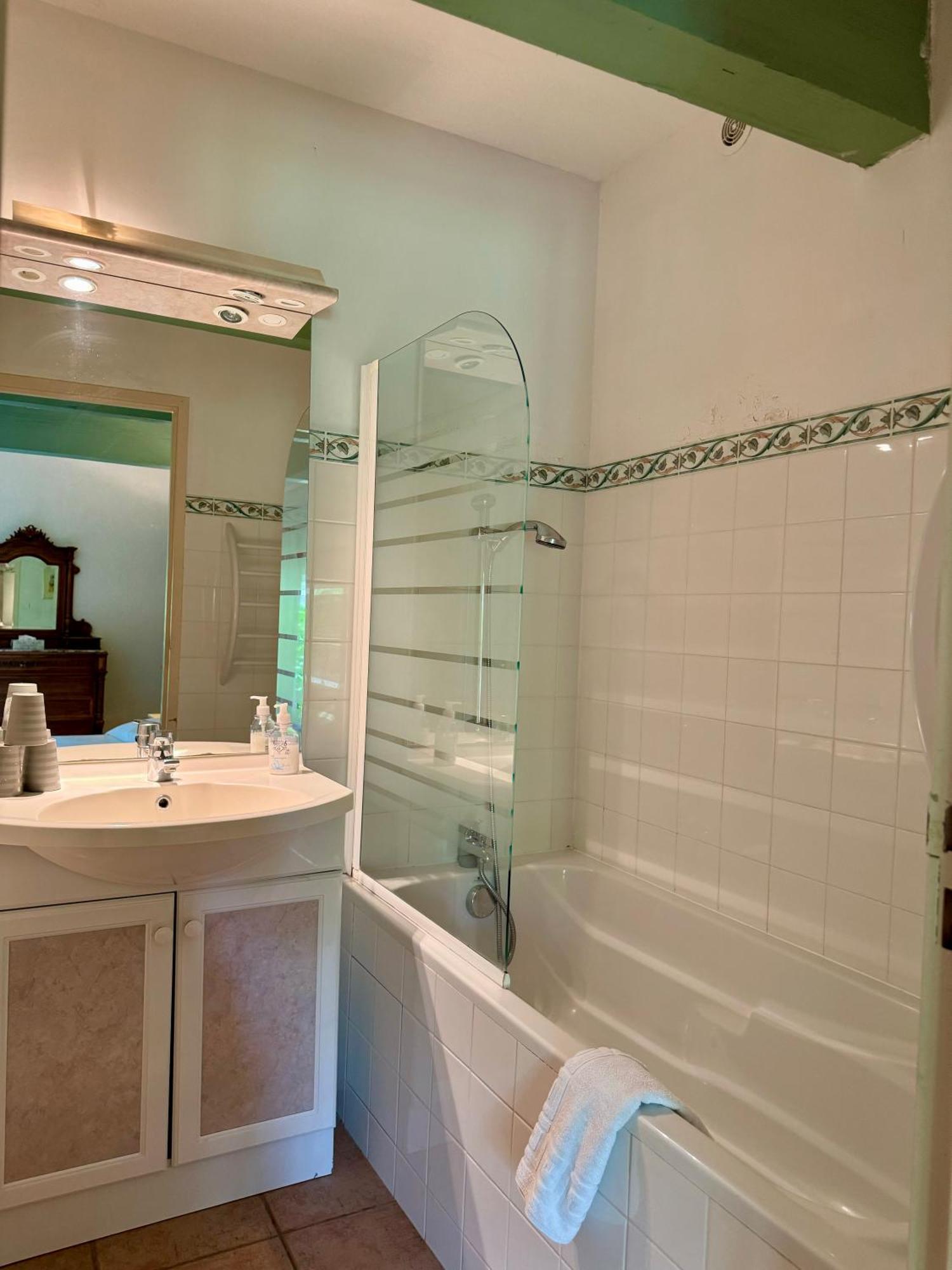 Mas Du Grand Peloux Hotel ปอร์ต-แซ็งต์-ลุยส์-ดู-โรห์น ภายนอก รูปภาพ