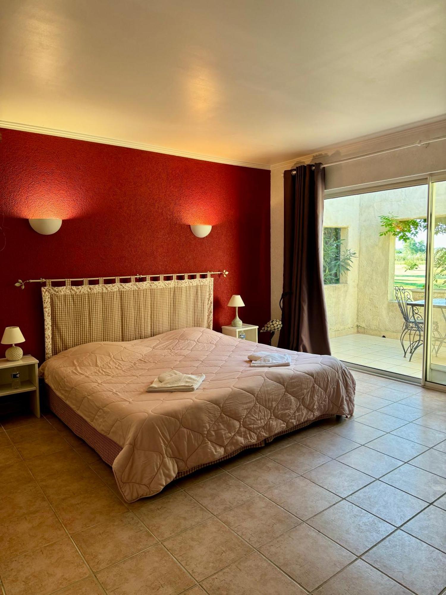 Mas Du Grand Peloux Hotel ปอร์ต-แซ็งต์-ลุยส์-ดู-โรห์น ภายนอก รูปภาพ